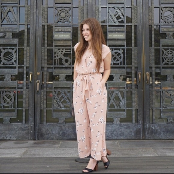 Sienna Sky Gorgeous Floral Blush Jumpsuit Sz L - Picture 2 of 5